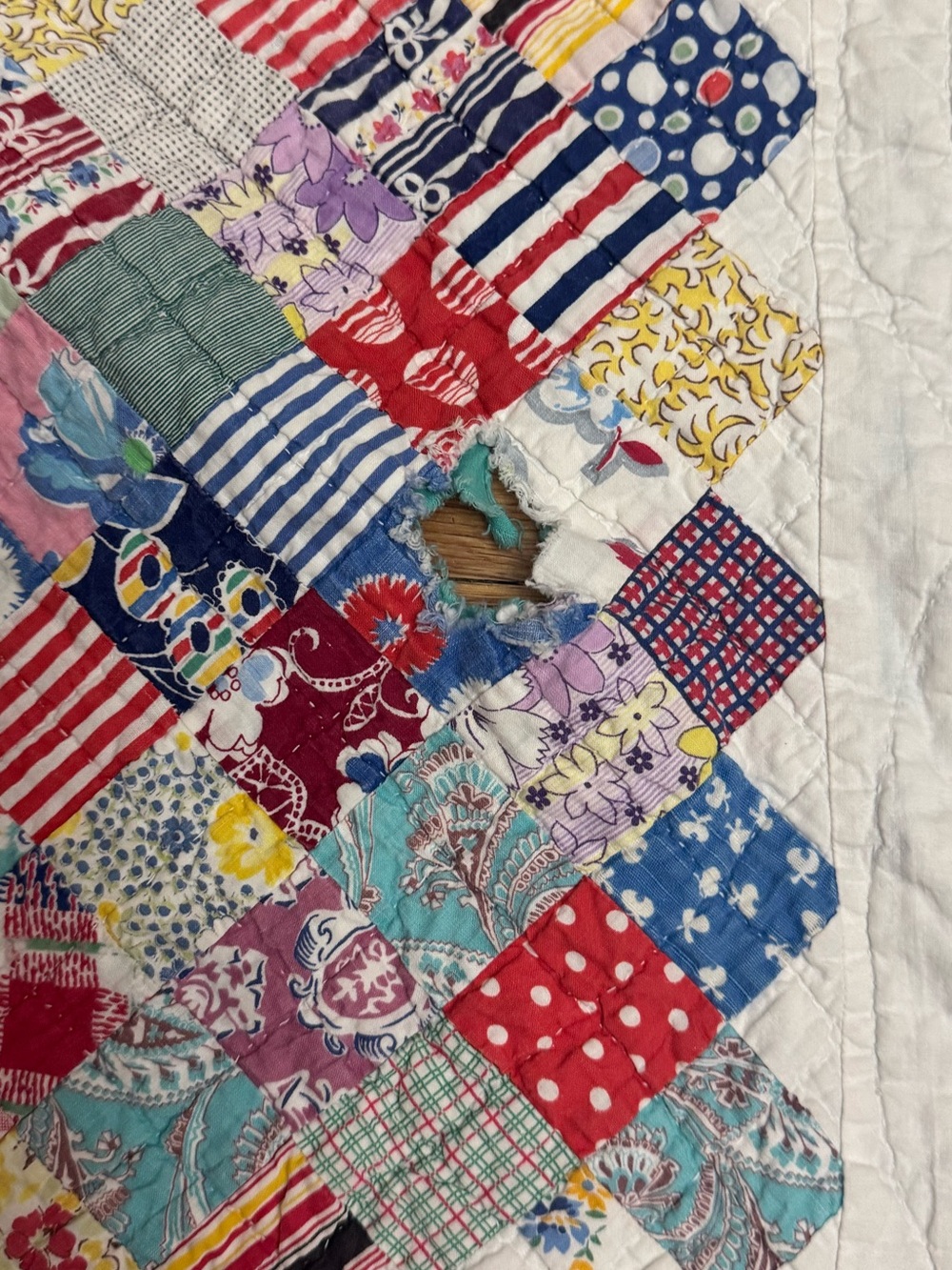 Handmade Vintage Patchwork Quilt - Scrappy Chain Multicolor Pattern - Picture 7 of 12
